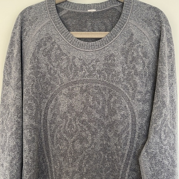 LULULEMON LONG SLEEVE TEE - Picture 4 of 12